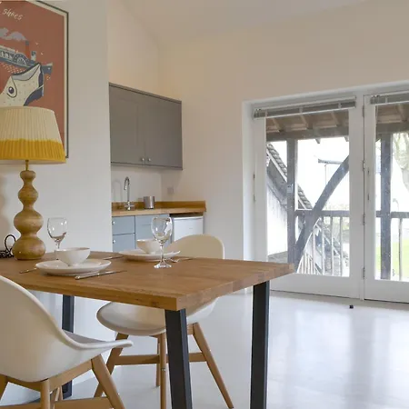 Park - Uk33716 בית נופש סטייבלי